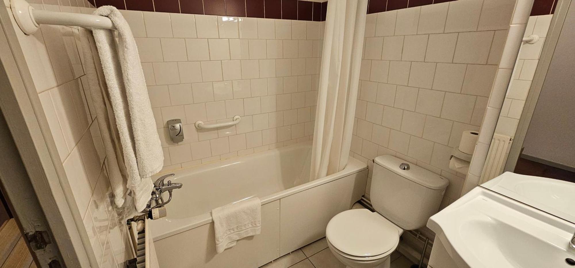 Hotel Lyon Sud, Pierre Benite, St Genis Laval エクステリア 写真