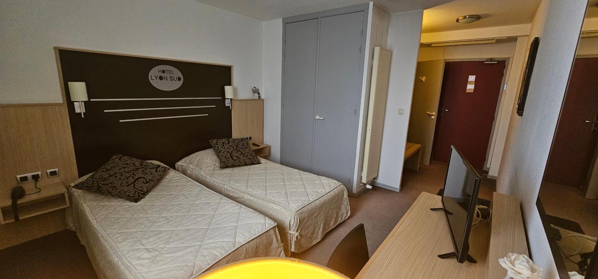 Hotel Lyon Sud, Pierre Benite, St Genis Laval エクステリア 写真